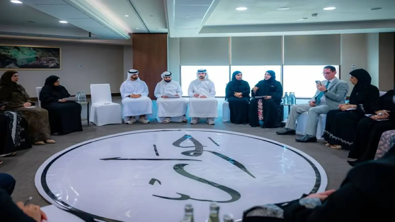 جلسة حوارية حول استخدام منصات التواصل في أمانة تنفيذية عجمان